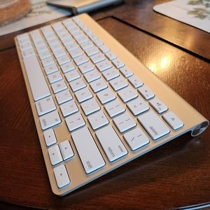 Apple Magic Wireless Keyboard